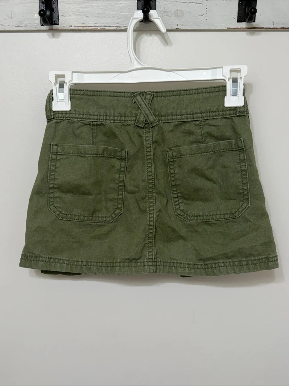 Old Navy Olive Green Pleated Utility Skirt with Button Accents girls size 8